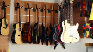 Gửi đàn guitar đi Trung Quốc giá cước ưu đãi, tiết kiệm số 1